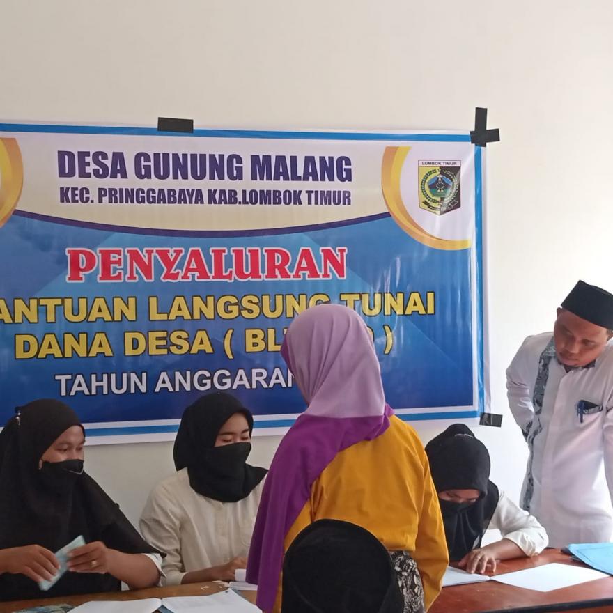 PEMBAGIAN BLT-DD PEMDES GUNUNG MALANG